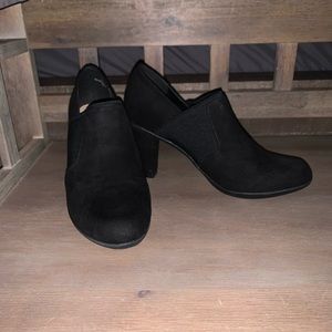 SZ 8M black boots with a stretch material on the sides for comfort 3”H slip on